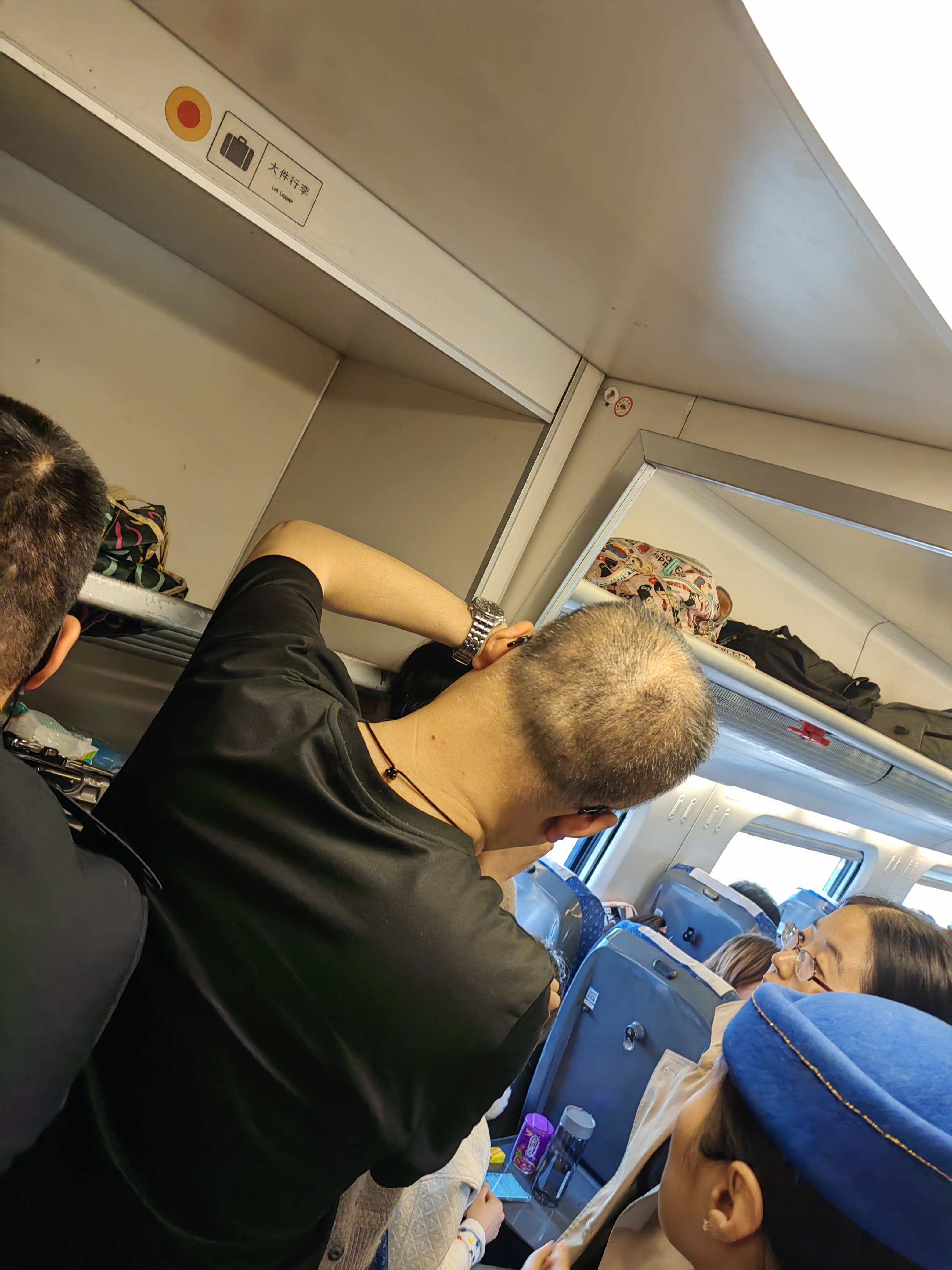 “緊急求助！”列車上突發(fā)，東營鴻港醫(yī)院醫(yī)生出列